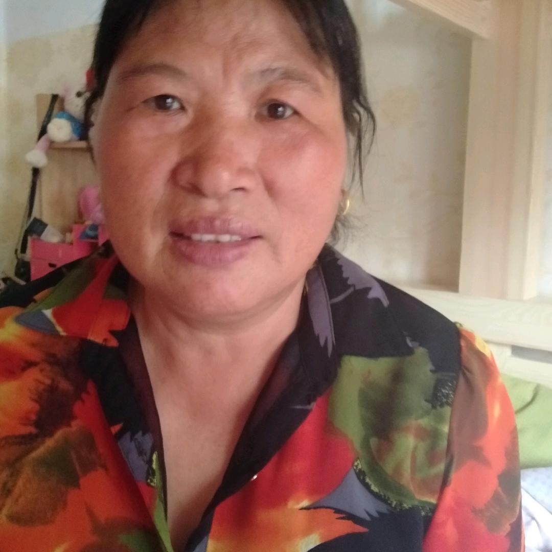 三个小孩儿的奶奶