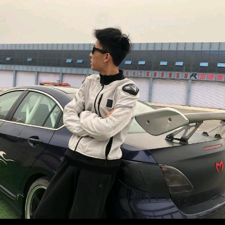 霍志成