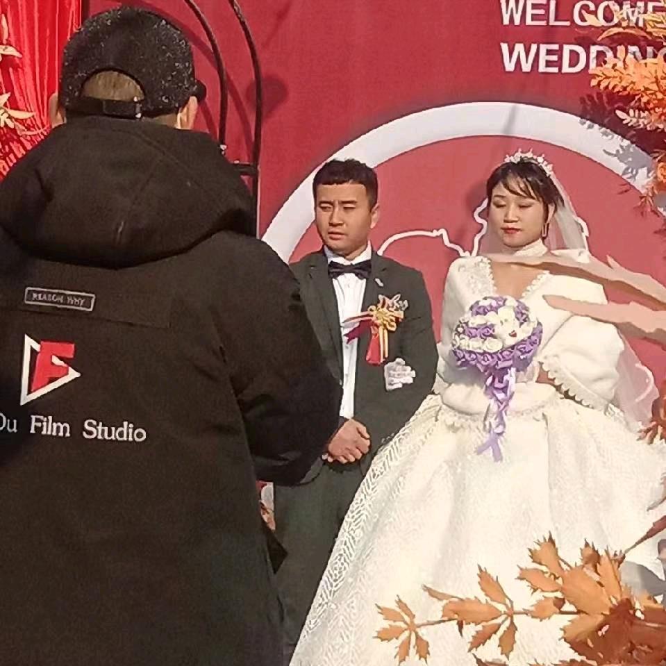 刘芳