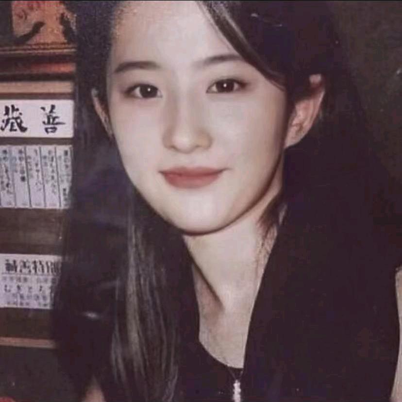 八月