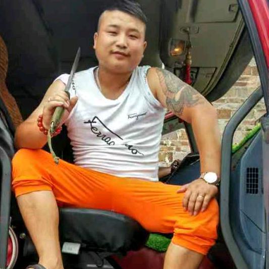 开J7的小年轻