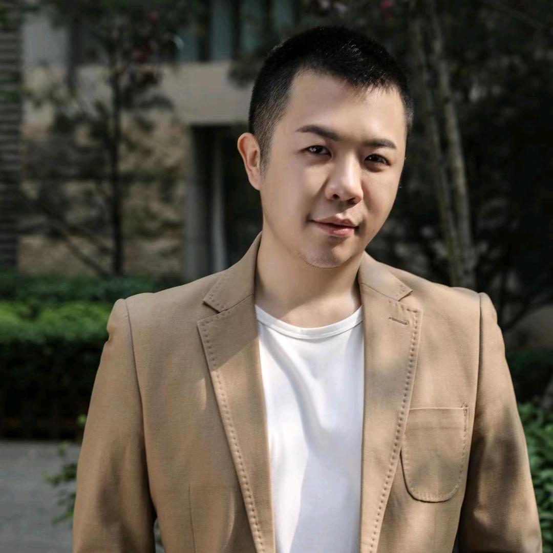 停更的小何