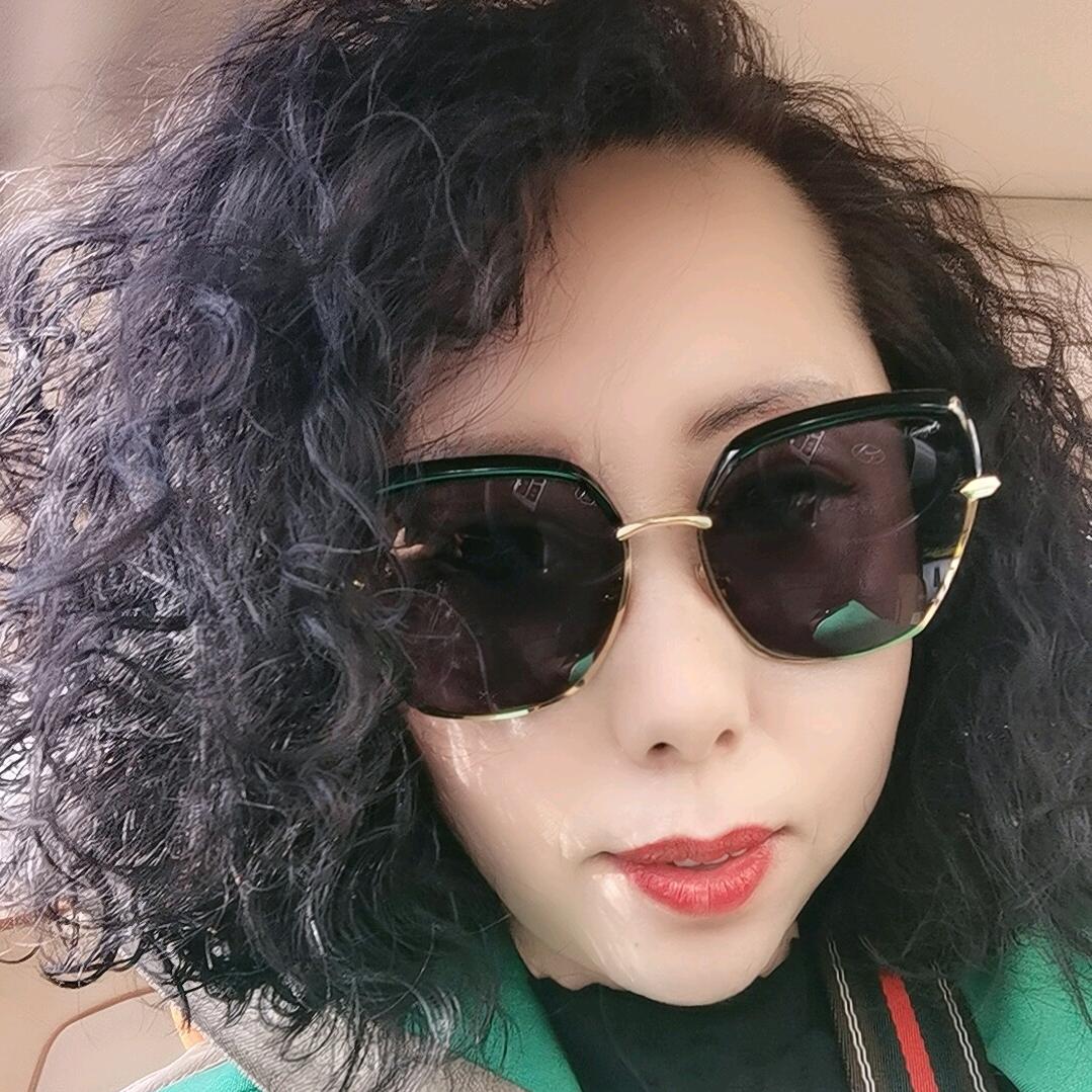 何红服饰@金川大厦四楼