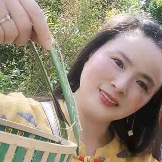 金碧辉煌👑，爱好唱歌，非专业