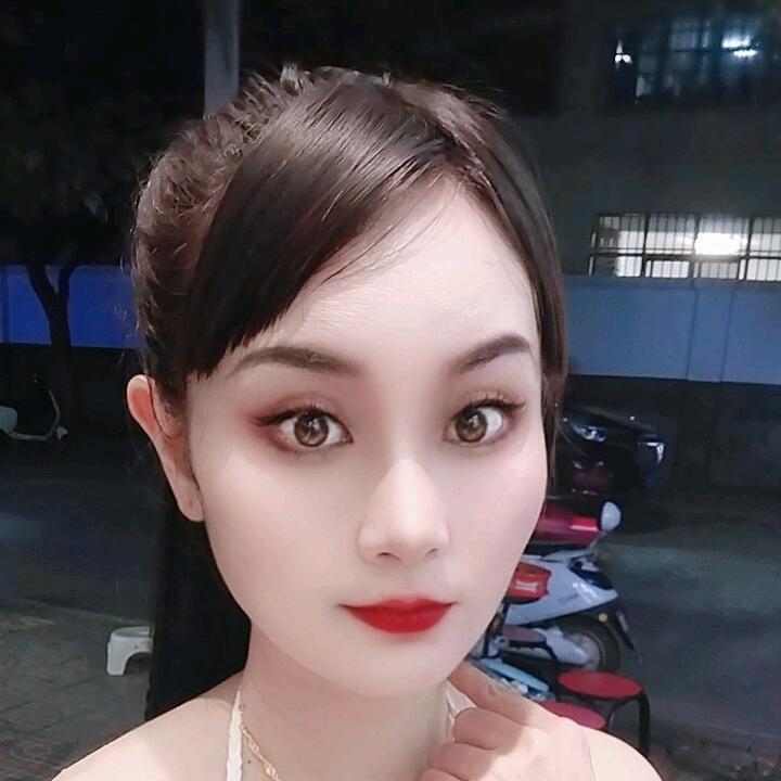 单眼皮女孩，有个性