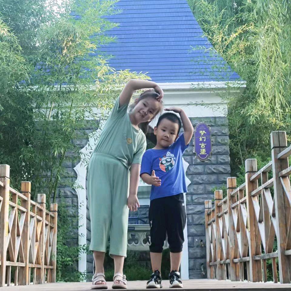 不许动，我是……