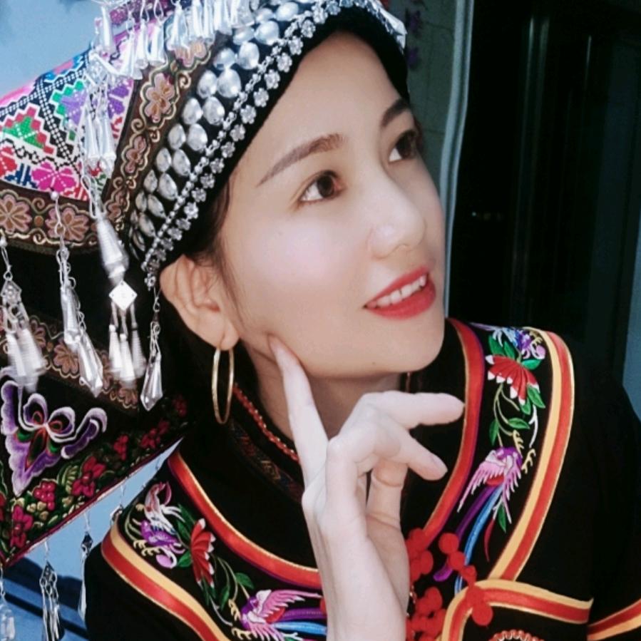 册亨县依依不舍民族服装店