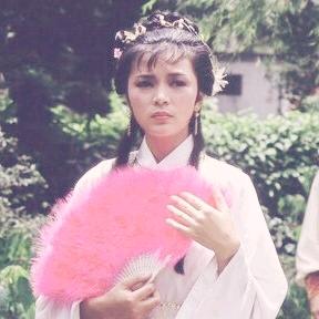 追剧老妪