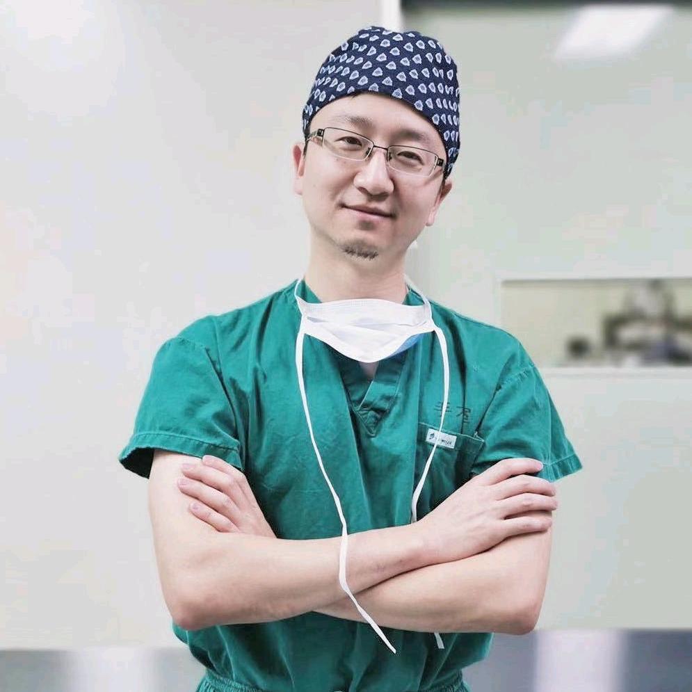 眼科医生袁梦克