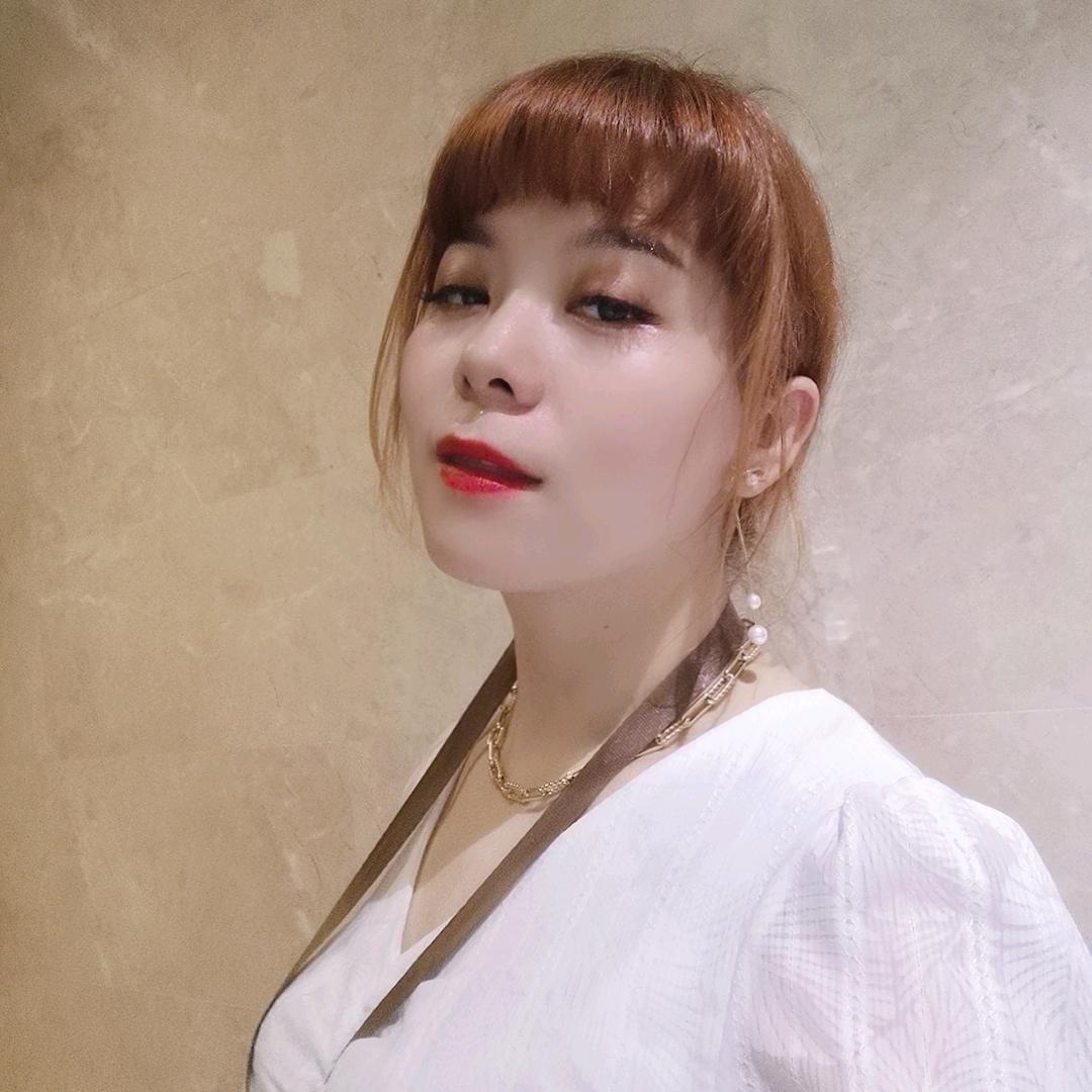 发觉造型王玉.烫发