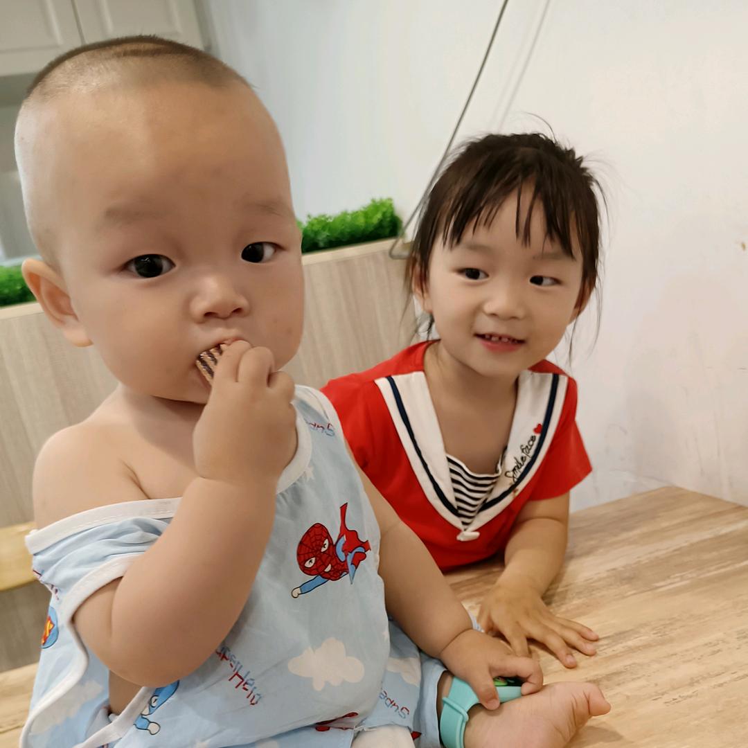 馨宝和豆宝的漂亮妈咪