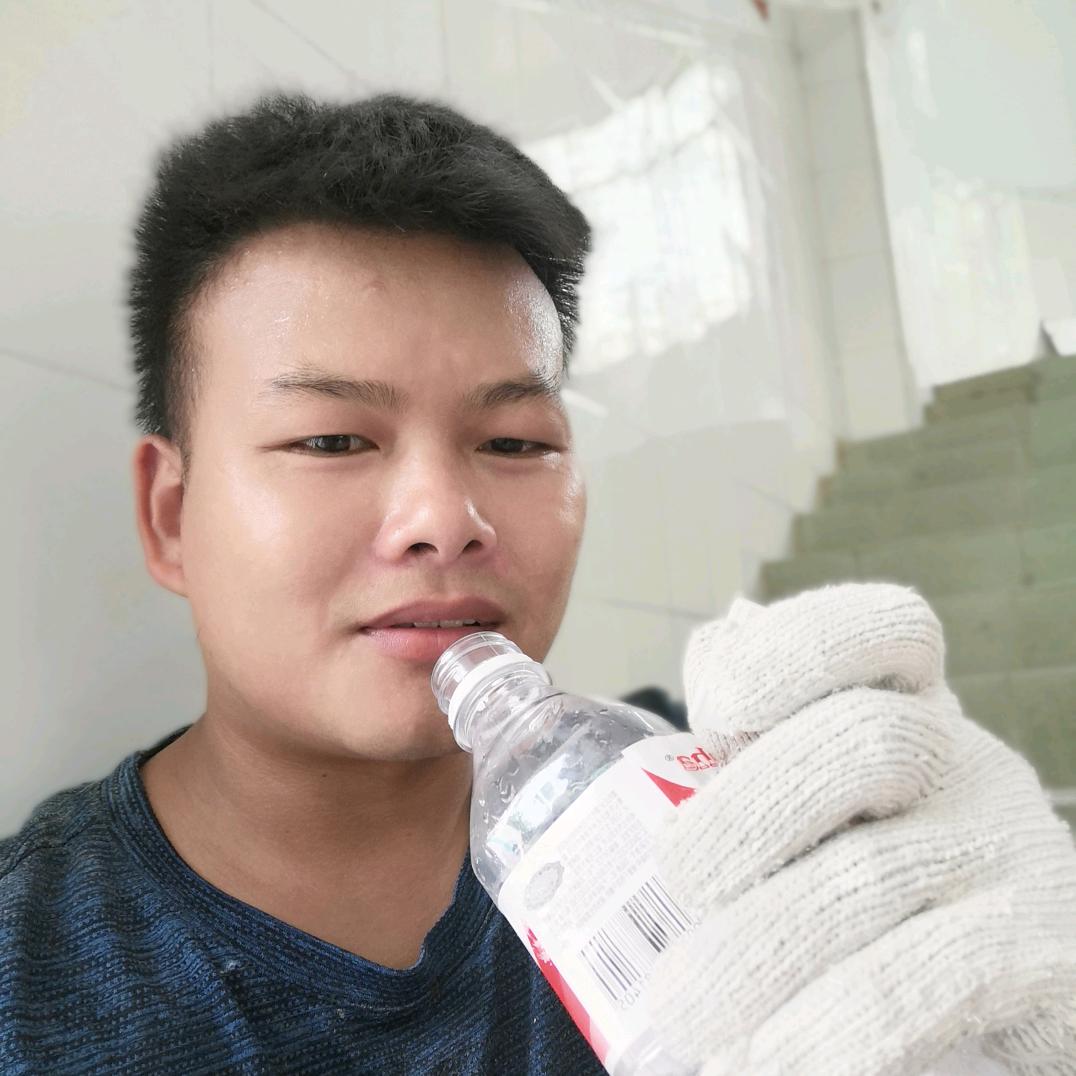 刮腻子的小梁 ₍ᐢ..ᐢ₎