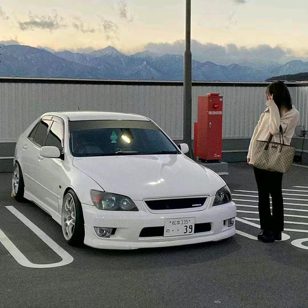 小梁.