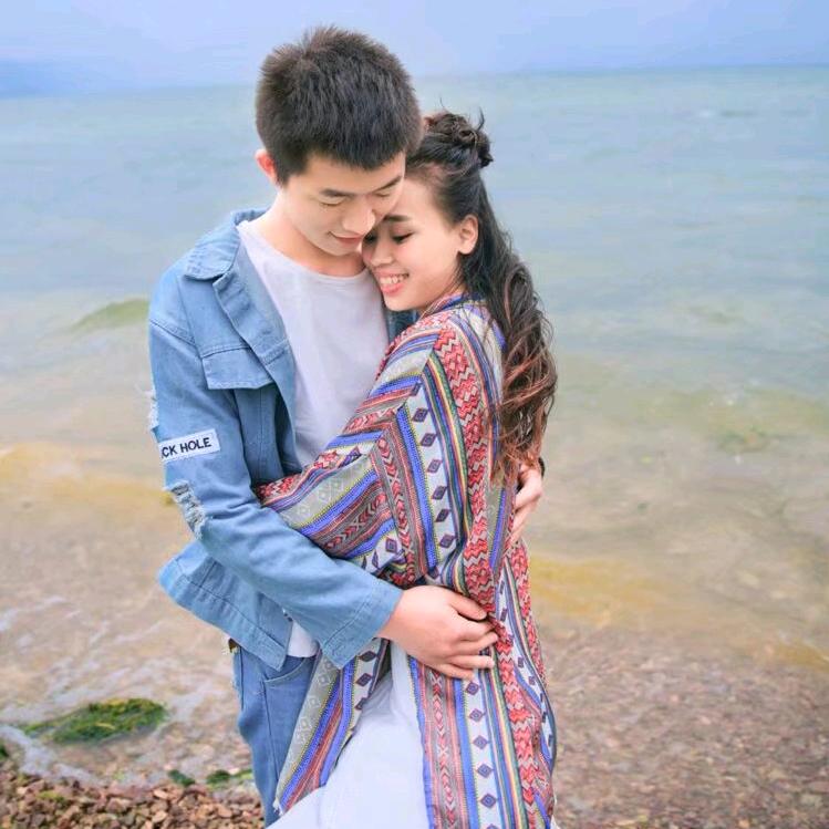 翠翠😜 小  圆  脸