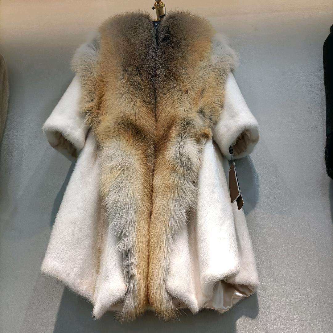 雪中狐裘皮大衣