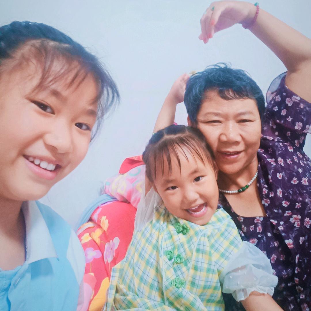 晨蓓晨希的奶奶