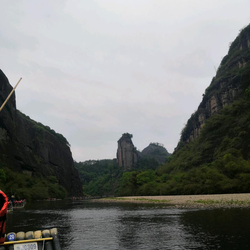 河沿璀璨