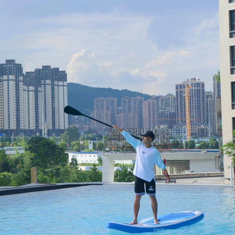 教游泳的体育老师