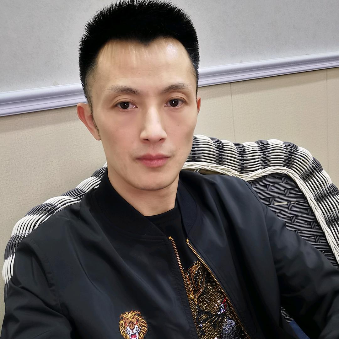 王斌.