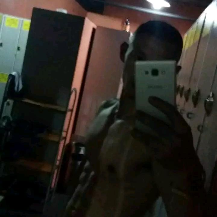 颜值不够背影凑