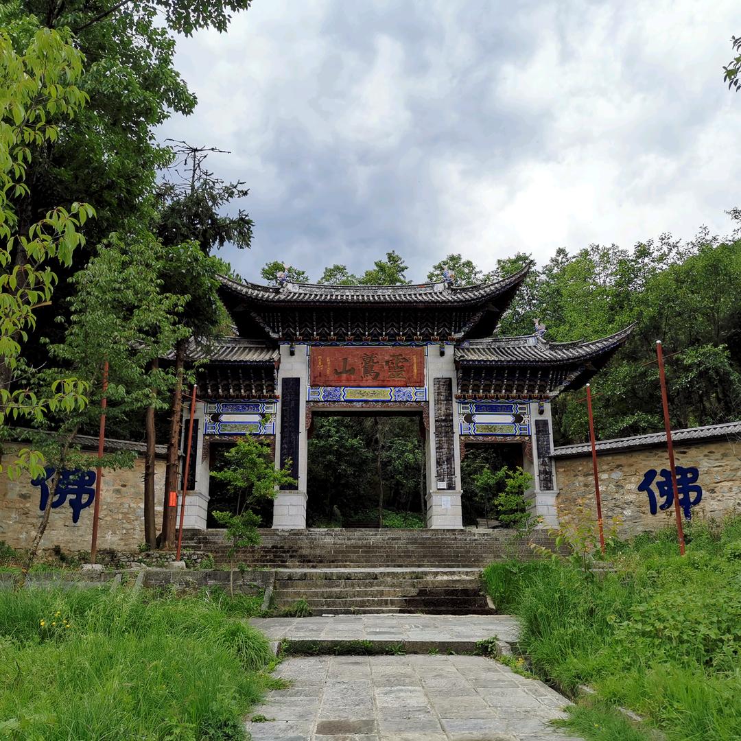 嗯