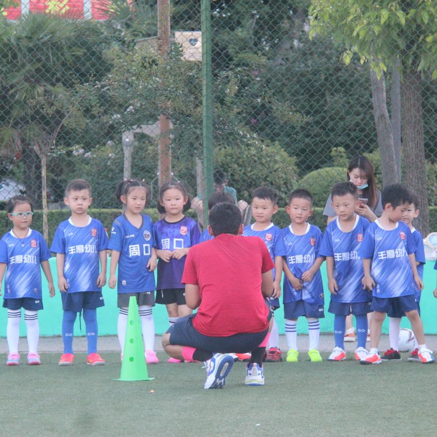幼儿足球吴教练