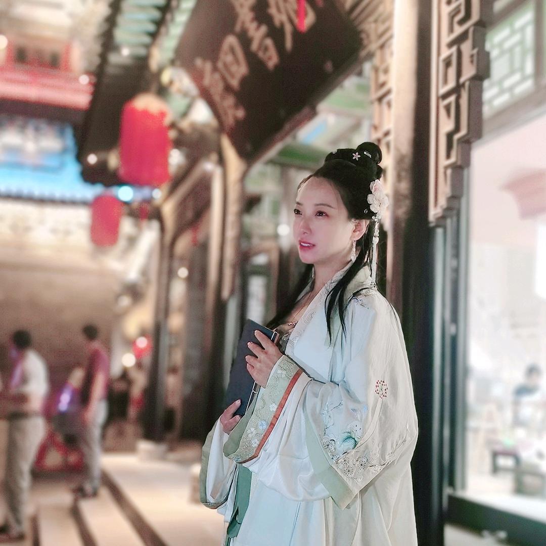 胡小月(安安逛太原)