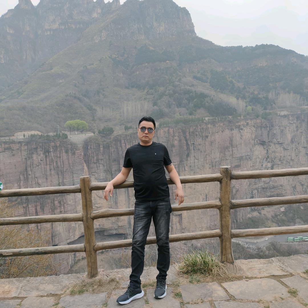 情洒微山湖
