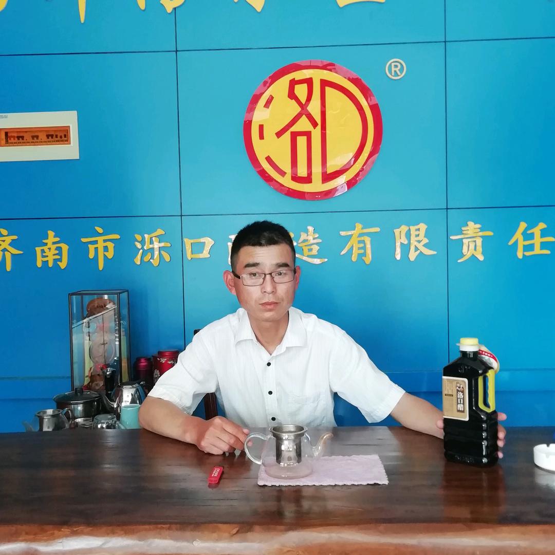洛