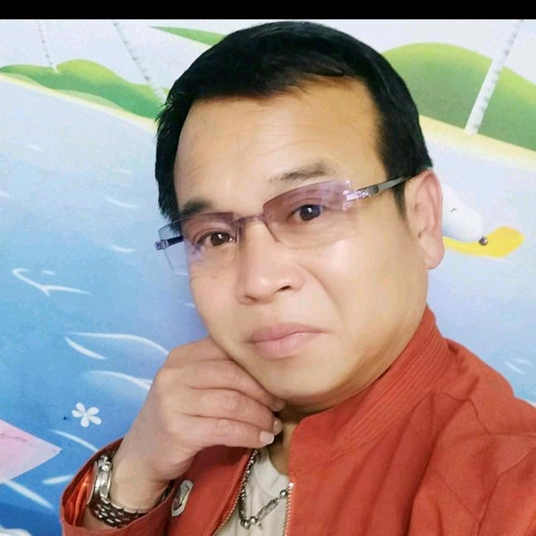 严 小 刚        艺海轩