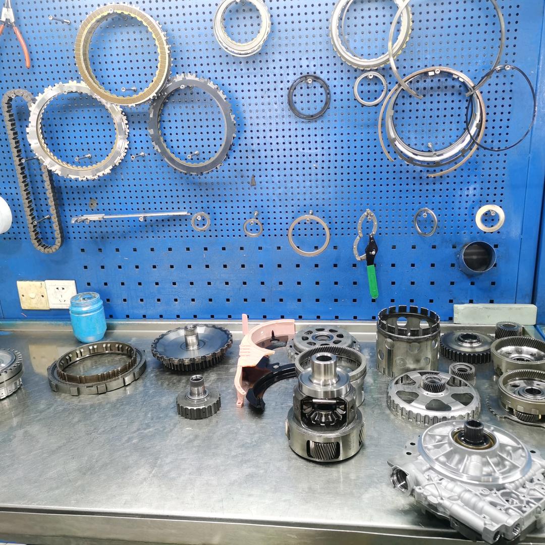 修变速箱的，小刘