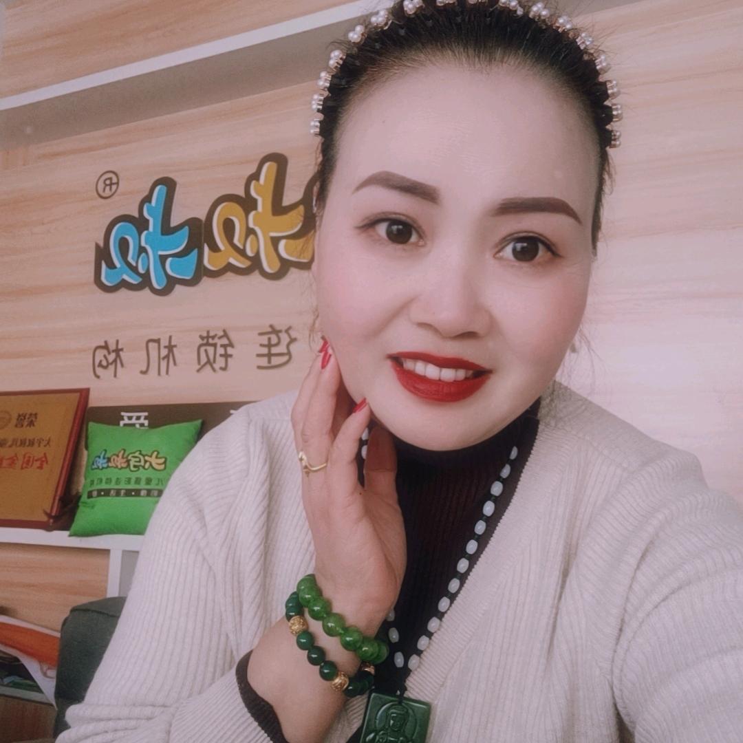 黎集天长地久婚纱摄影，周静