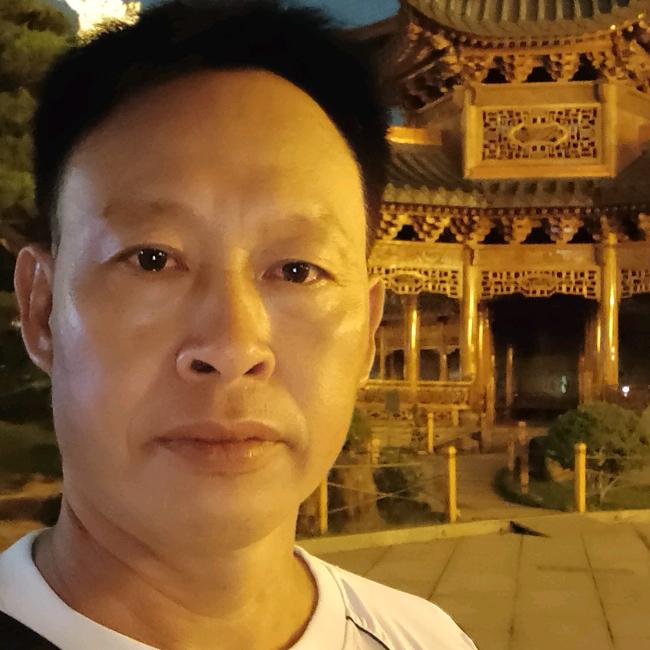 绍枢爱拍照