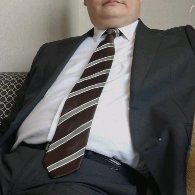 老何