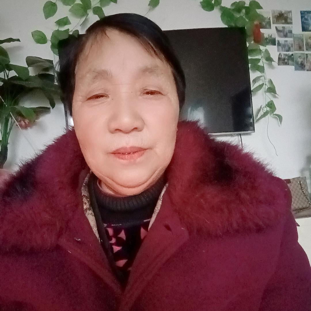 张姐，最爱玩抖音