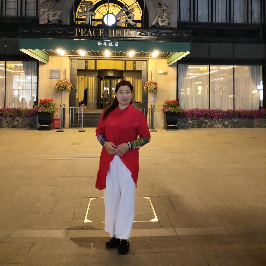 霞从云中来