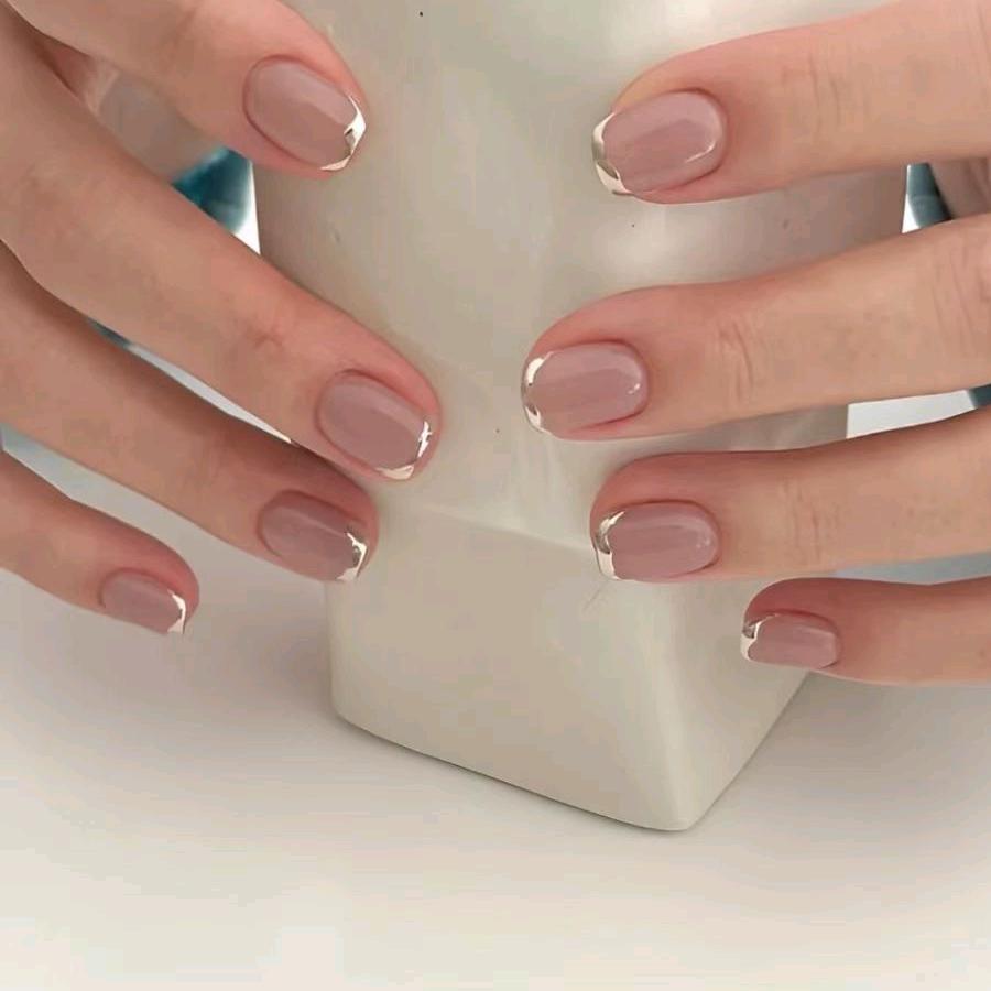 三月美甲美睫恒业站前广场