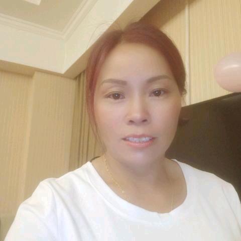 专业砍竹子和收竹子的苦女人