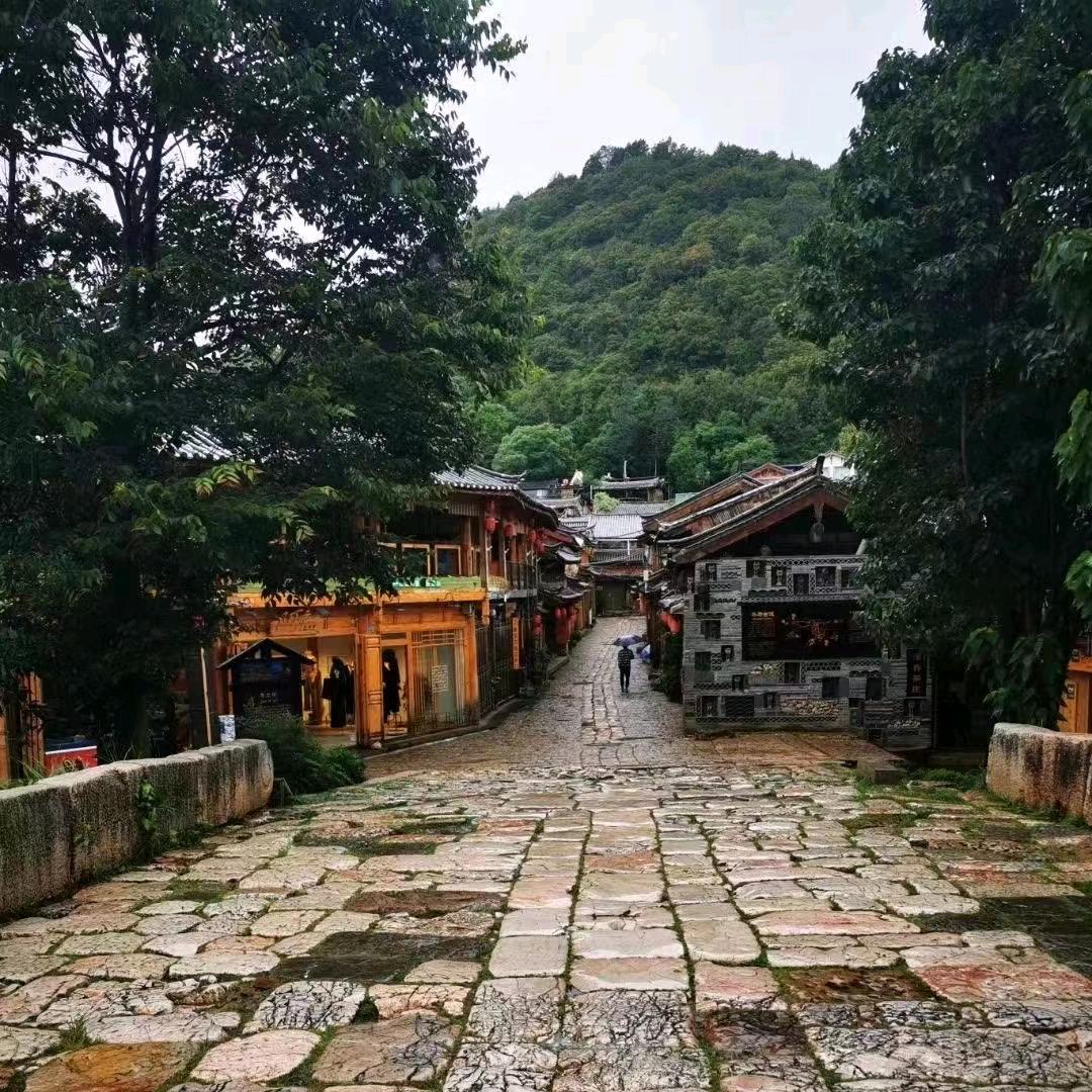 顾瀚文在路上