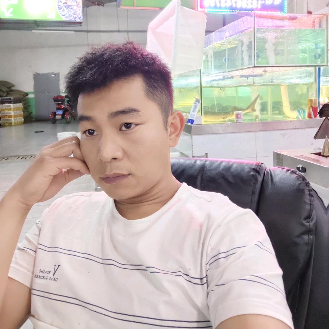 大方卖水产的小哥哥