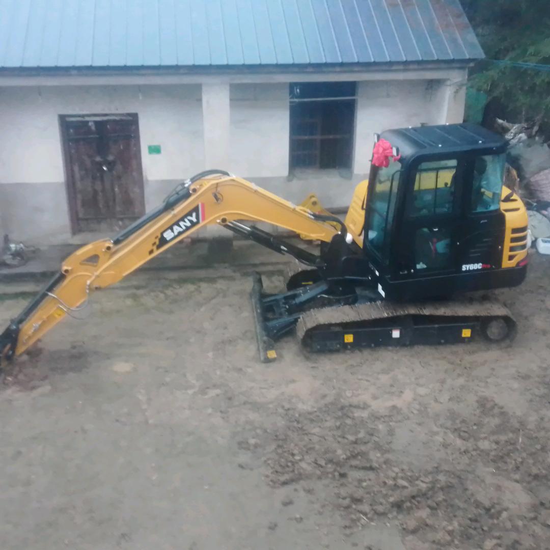 喜欢开三一挖机许为生