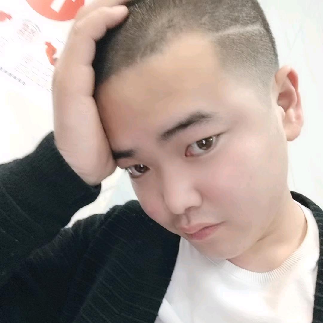 凪卄，