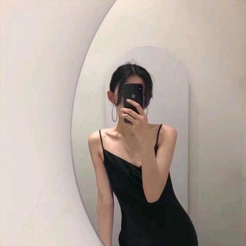 枯枝上的黑烏鴉