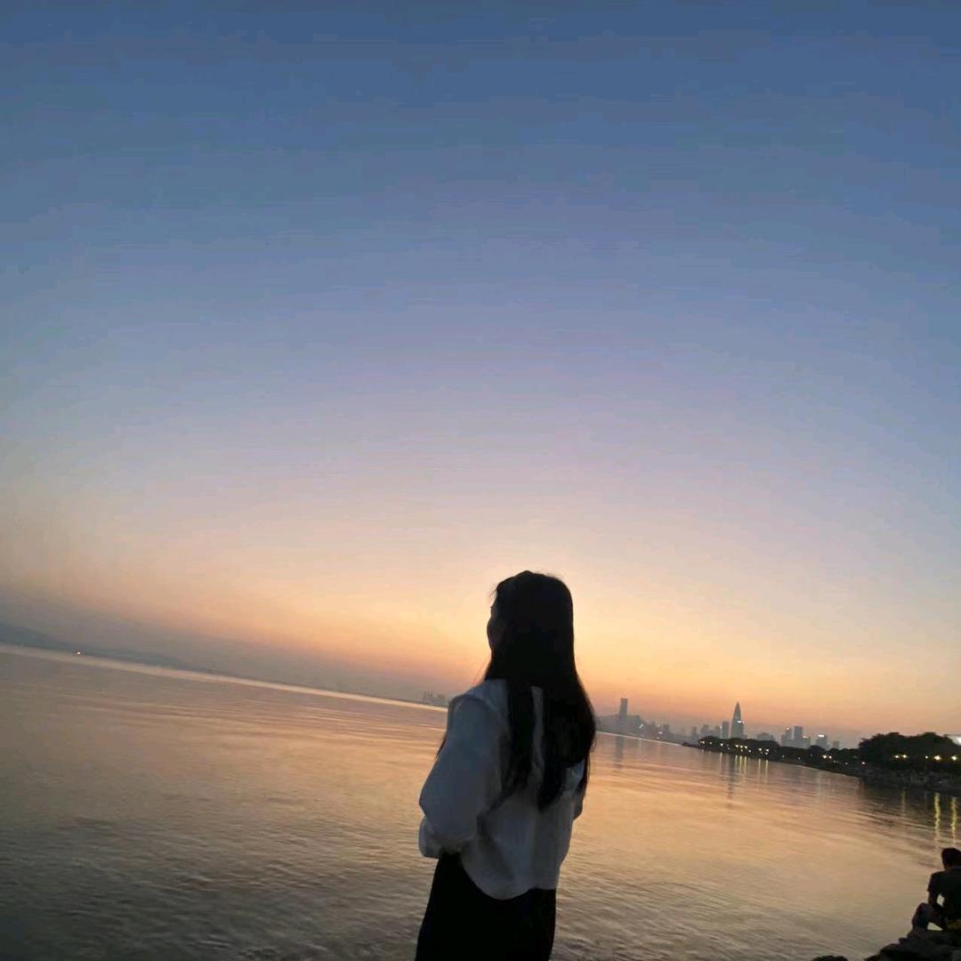 遇见你的傣装  萍