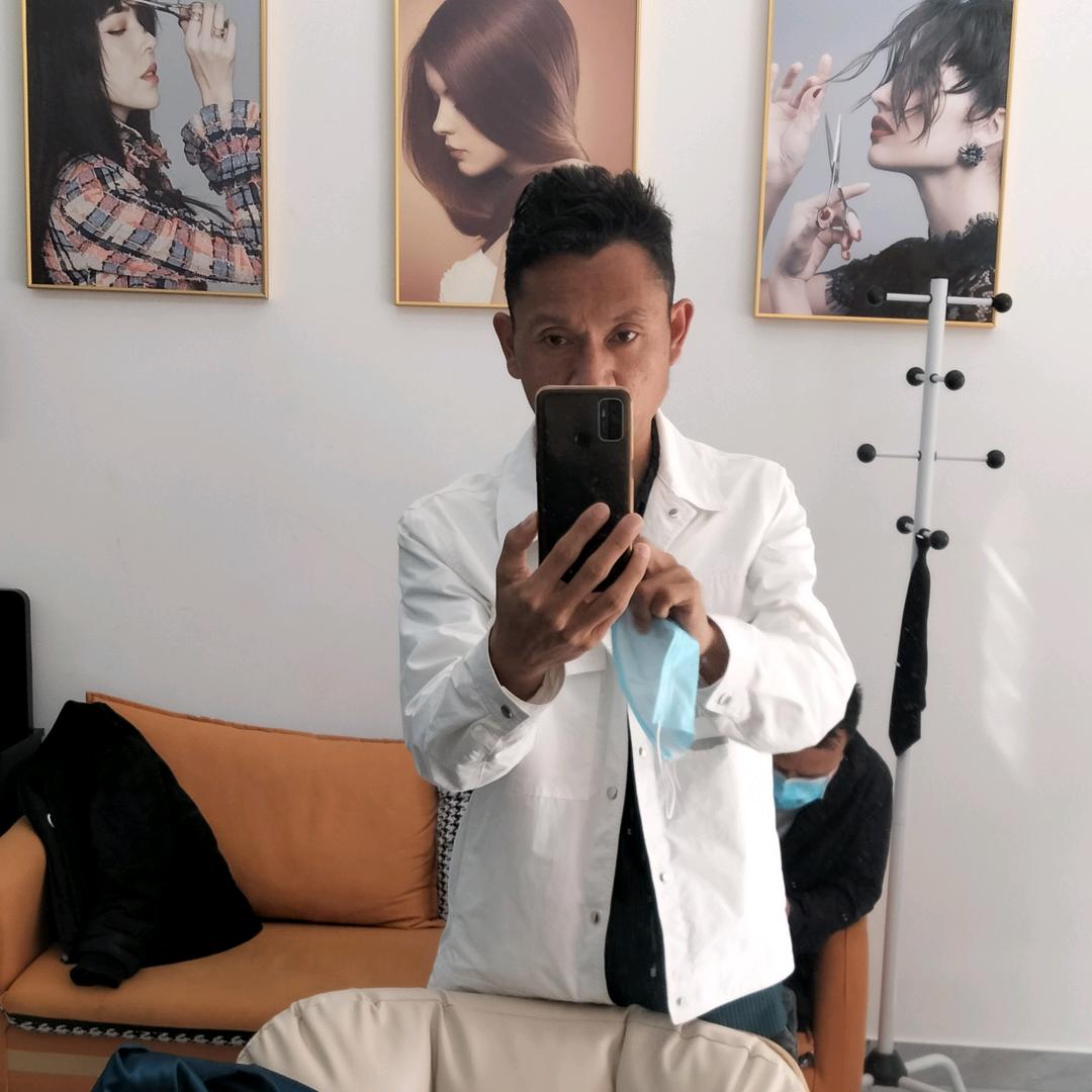 辉的影子