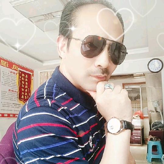 待飞的雄鹰“九哥”