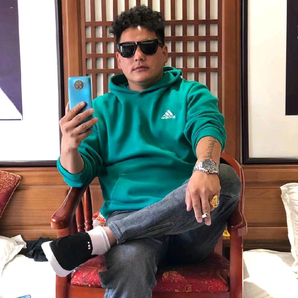 爱在江初
