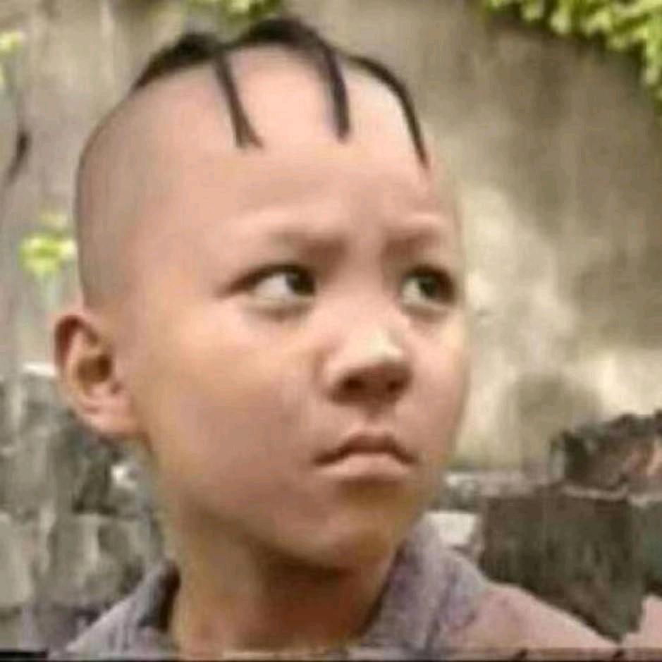 昂首阔步