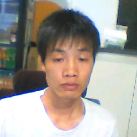 贠佳佳
