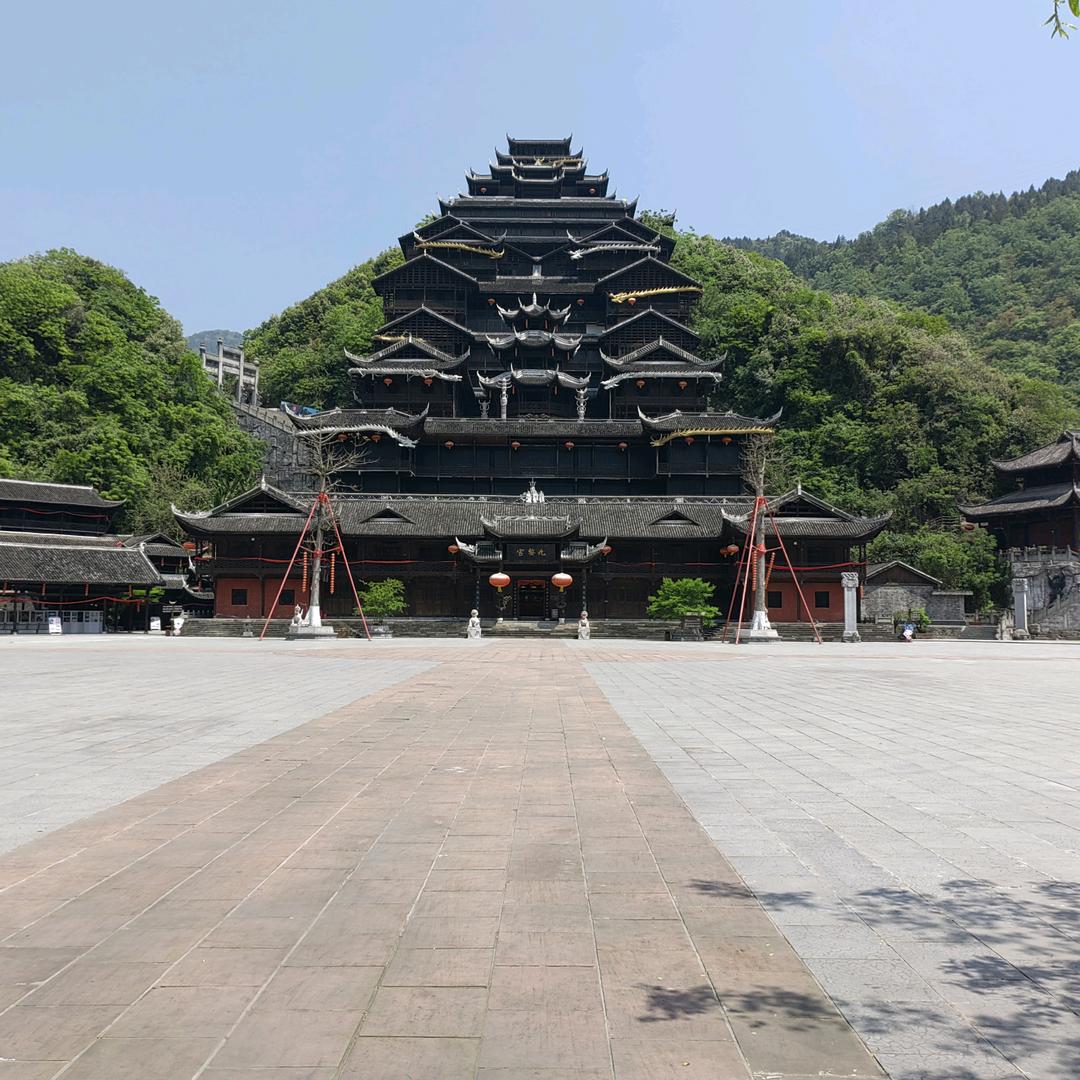 领衔主演